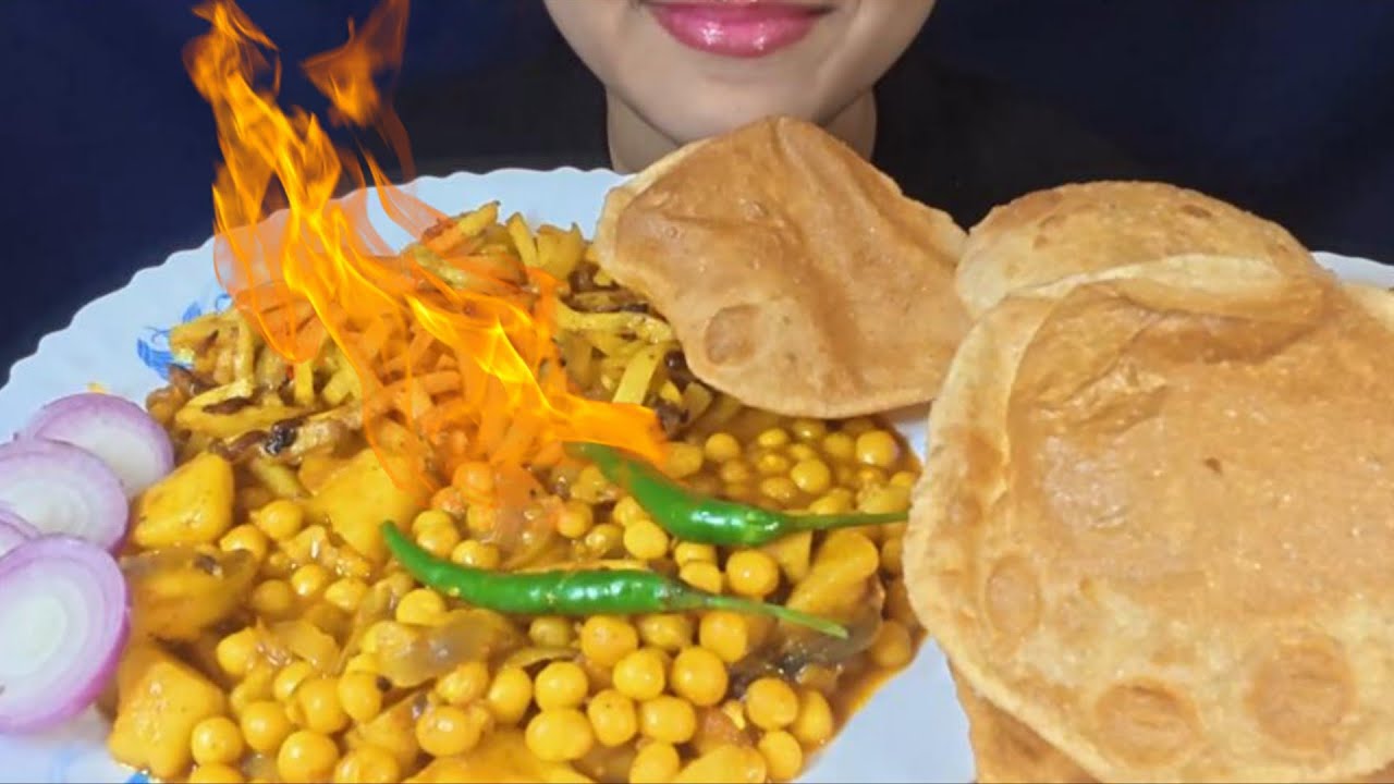 EATING Puri With Ghugni, Potato Fry & Green Chilli, Onion *MUKBANG 
