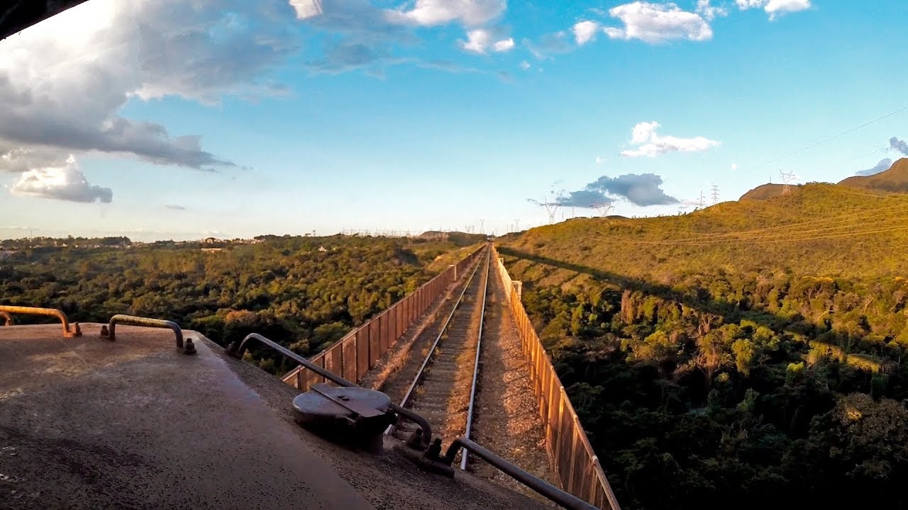 Trecho ferroviário entre Ibirité e Terminal Olhos D'agua (GE AC44I) (MRS Logística)