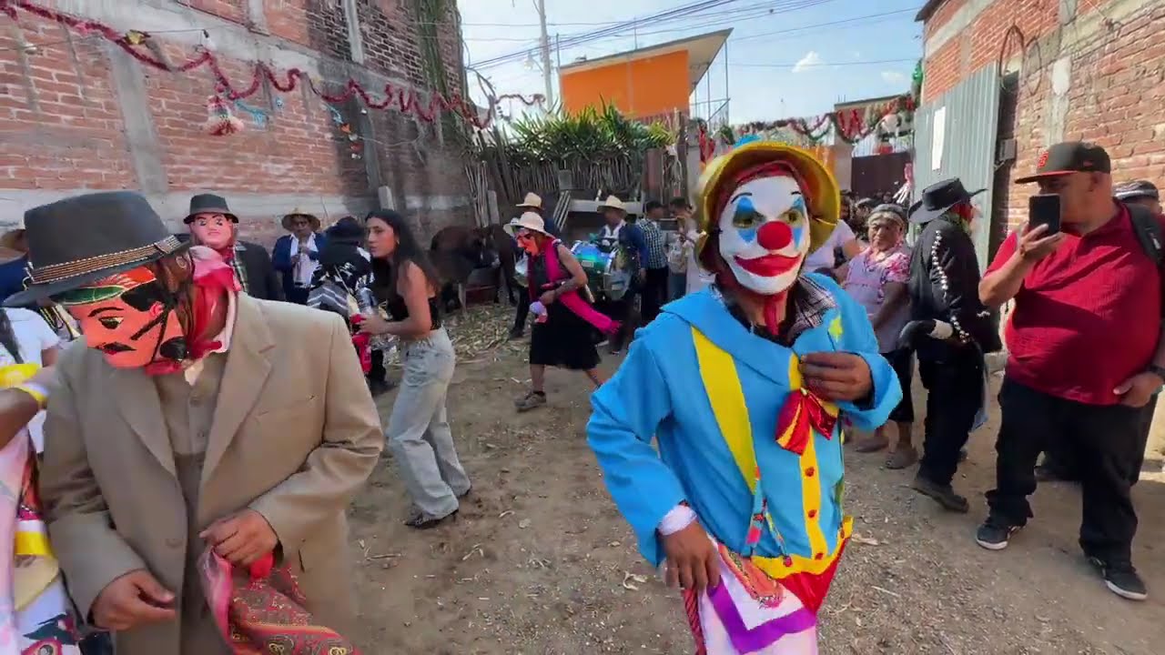 Carnaval de santa Inés visita de las casas de las autoridades 