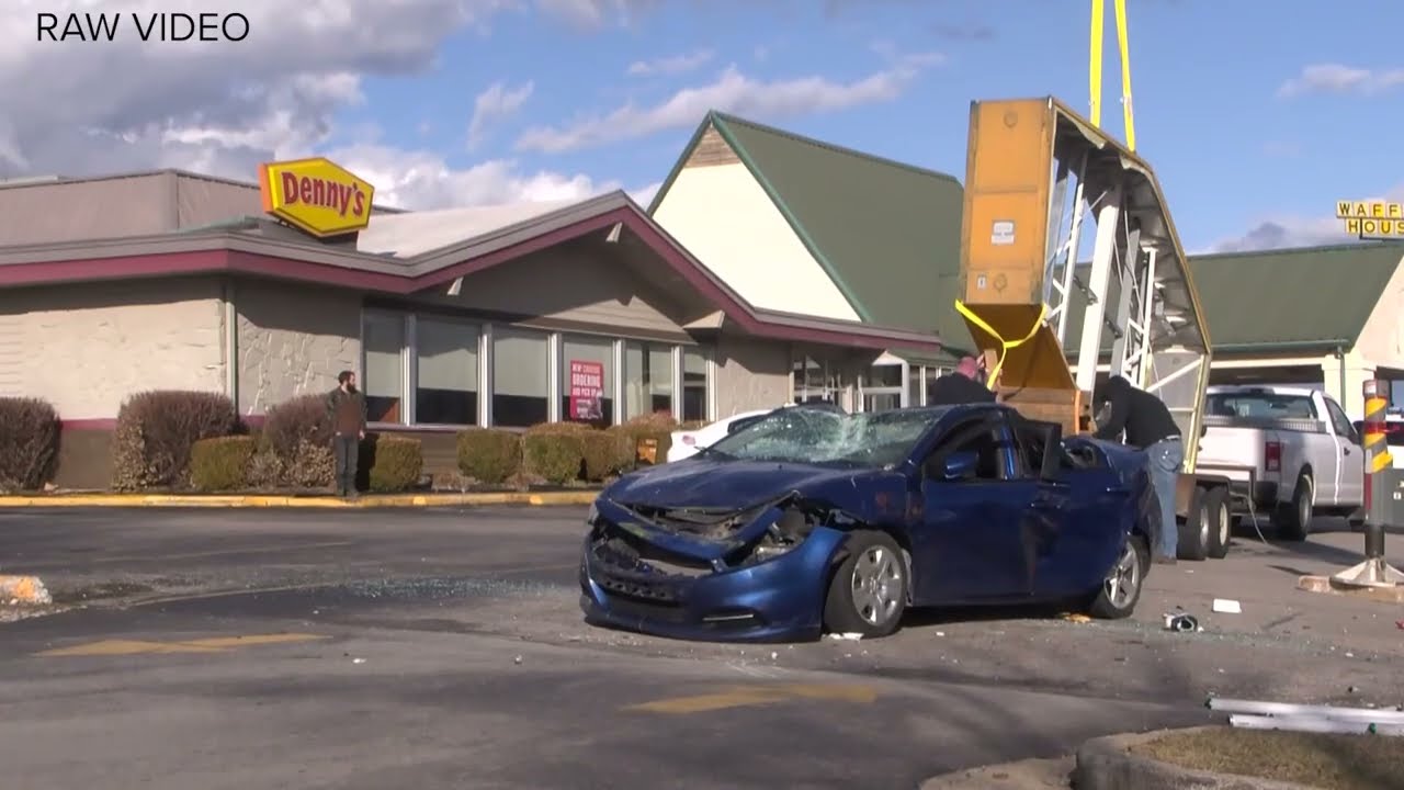 Raw video: Denny's sign in Kentucky falls on car, killing woman