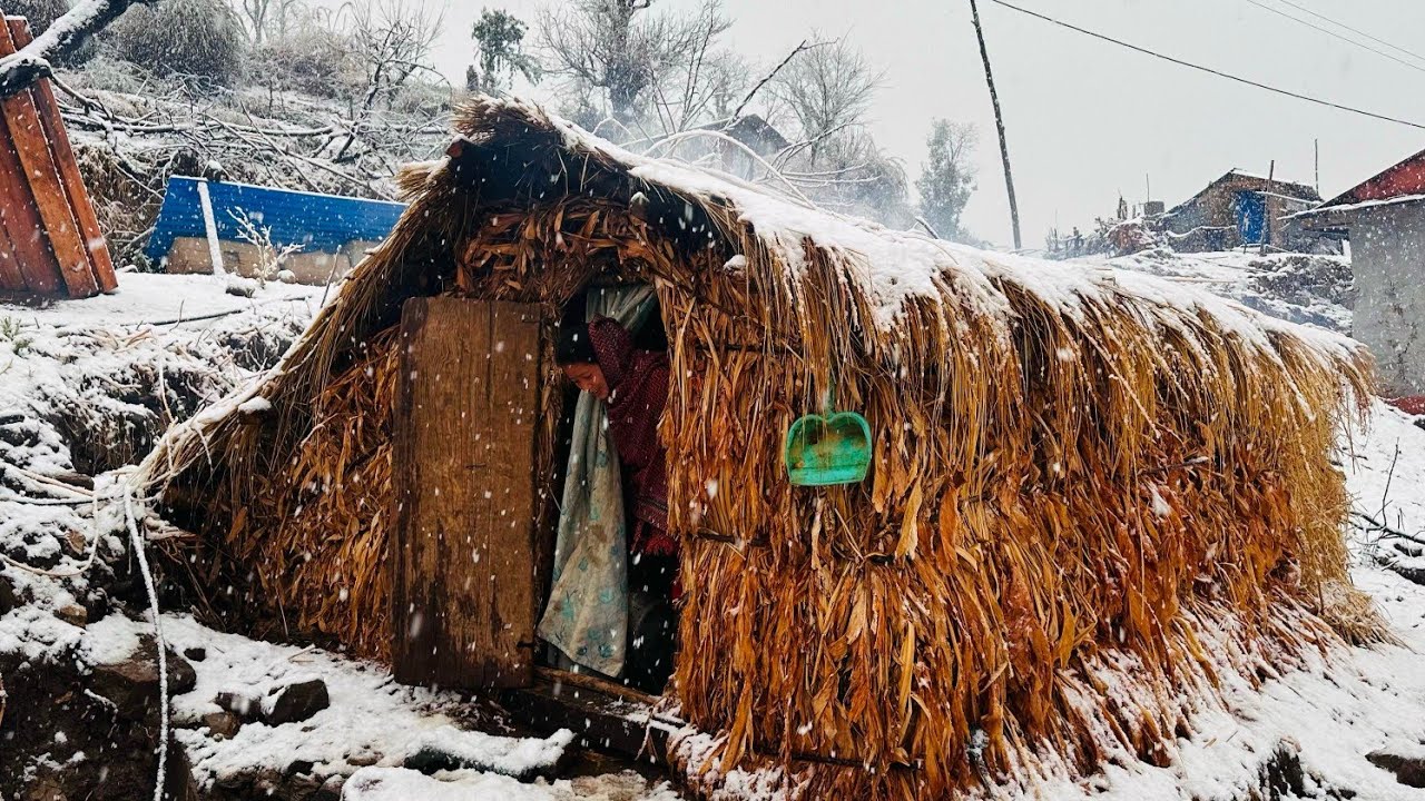 Most Relaxing Himalayan Village Lifestyle into the Snow | Cooking and Eating With Snow | Real Life🇳🇵