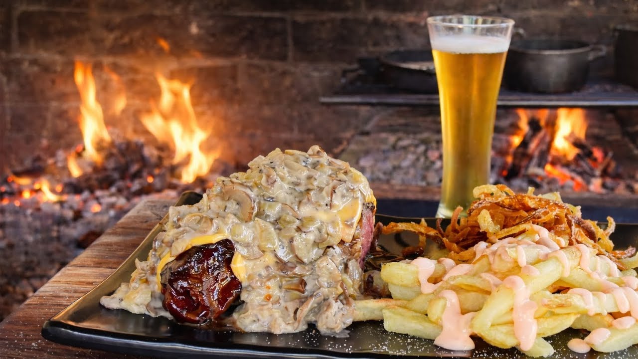 SPUR-STYLE CHEESE AND MUSHROOM STEAK COOKED OVER FIRE 🔥| CAMPFIRE FOOD