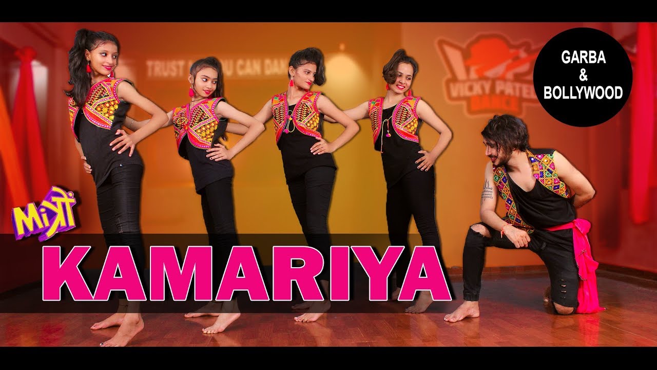 Kamariya &ndash; Mitron | Garba with Bollywood Vicky Patel Dance Choreography | Darshan Raval