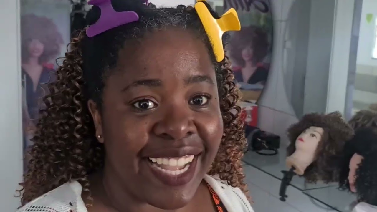 cabelo orgânico  na técnica enrolado 3d  feito por Alunas Anna Telles