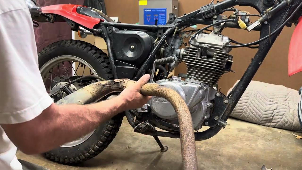 Выхлопная система Kawasaki KL250 1978 года