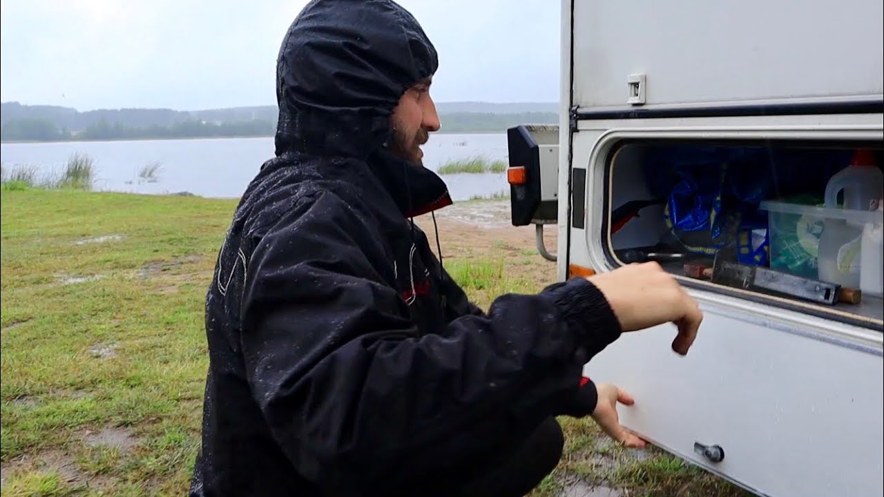 VLOG#57 Met de camper in Zweden, regen en een leuke ontmoeting
