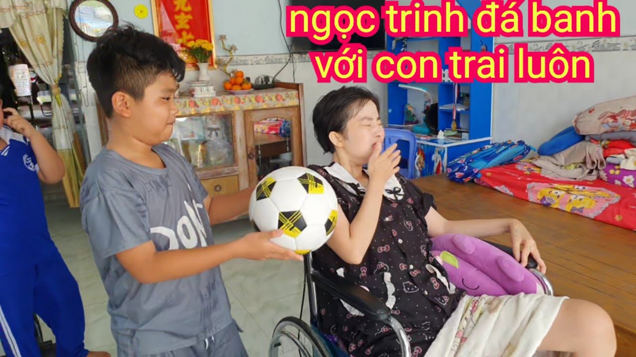 Quá Vui  NGỌC TRINH đá banh với con trai luôn được rồi 