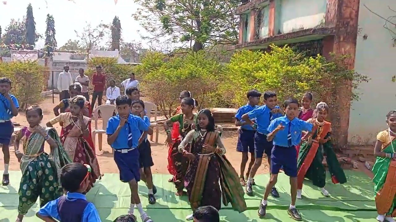 स्वर्गात आकाश गंगा.(जिल्हा परिषद शाळेवार आधारित गीत) 