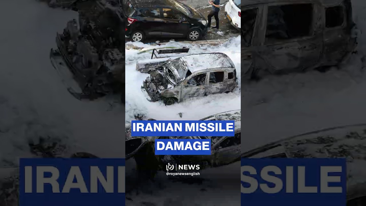 &lsquo;Israeli&rsquo; army clears damage from recent Iranian missile strike