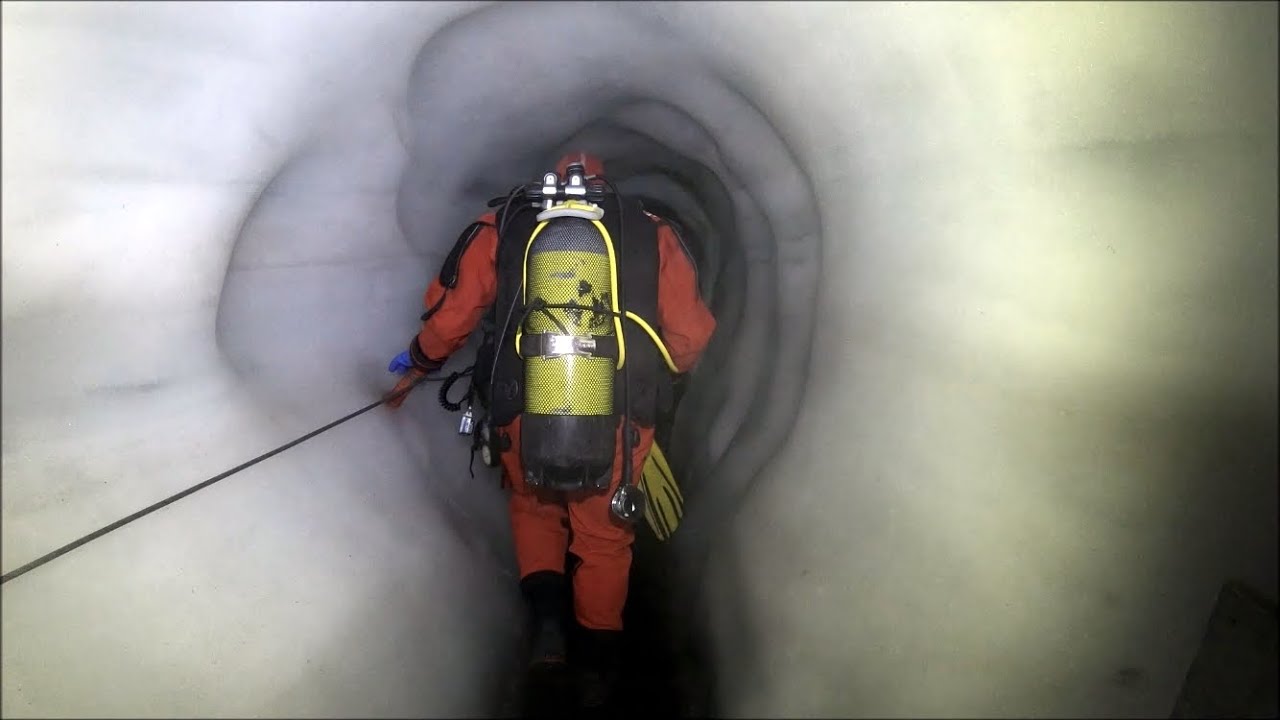 Tauchen Eishöhle Hintertuxer Gletscher