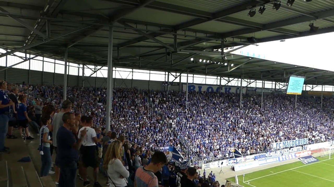 Vor dem 1. Heimspiel der Saison  -  Fans singen die FCM Hymne und natürlich das 