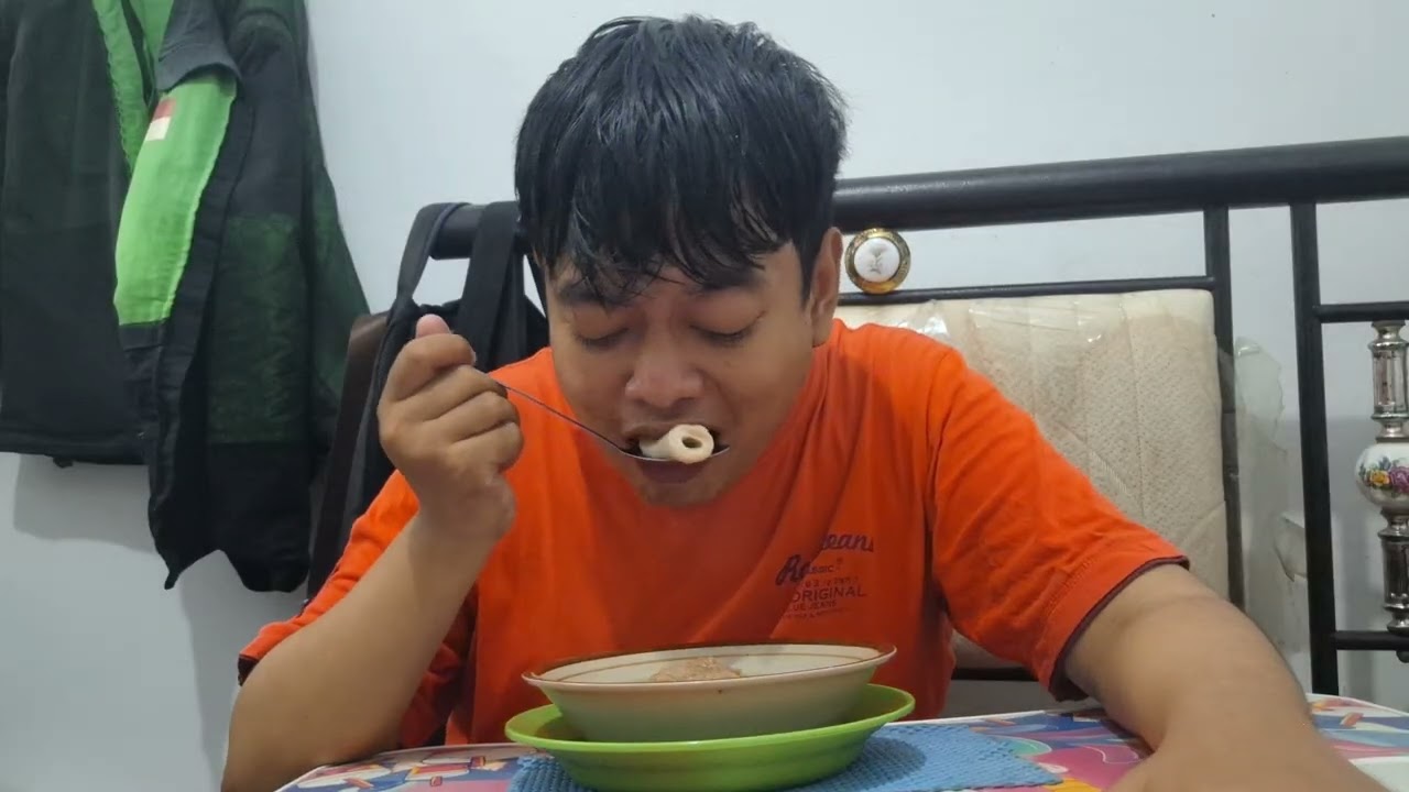 Makan Bakso Kriwil Buatal Nyokap #bakso #baksosurabaya #food #foodie #kuliner 