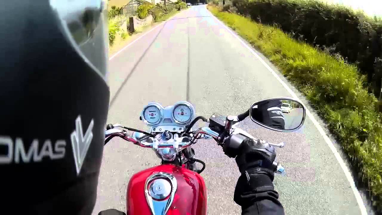 2015 Yamaha YBR 125cc 'Custom' REVIEW + Road Footage