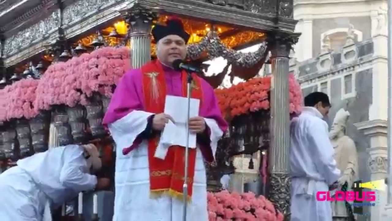 Mons. Barbaro Scionti all'uscita di Sant'Agata