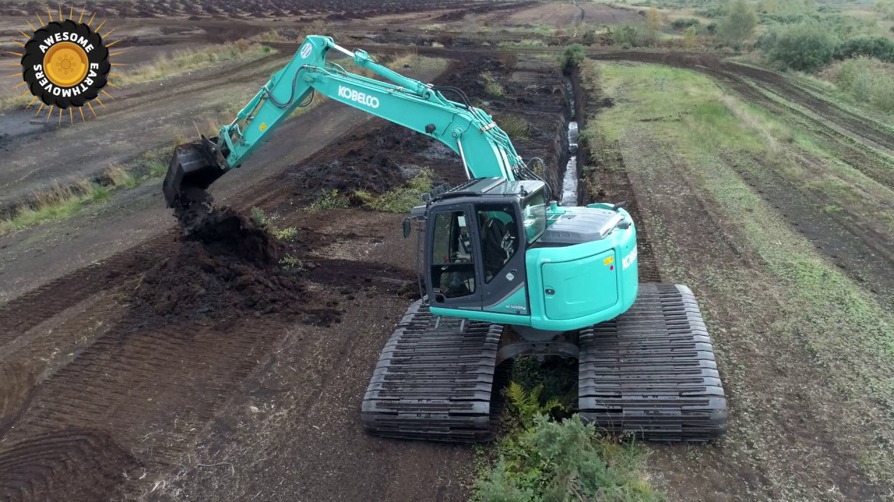 Kobelco SK140SR drone footage synced with sound.