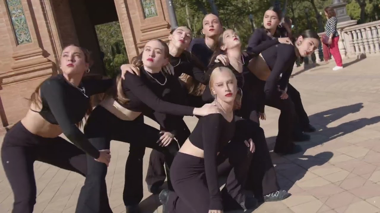 BULERÍAS - @rosalia 💃🏽 @abierigo choreography ⛩ #SEVILLA 📹@pitermartt