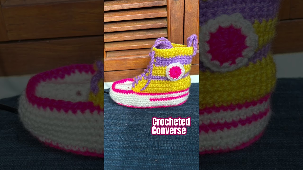Crocheted Converse slippers for kids. Pattern from Drops #drops #dropsdesign #virka #crochet #yarn