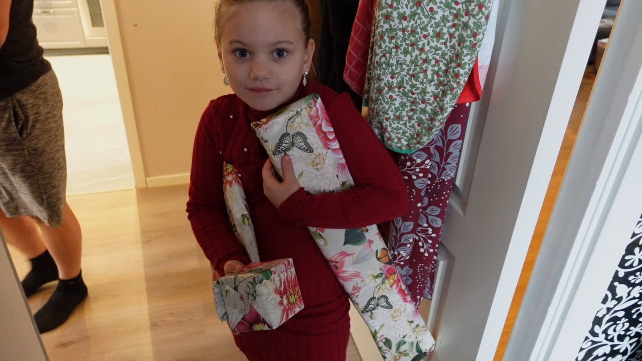 Farsdag - present öppning och god middag