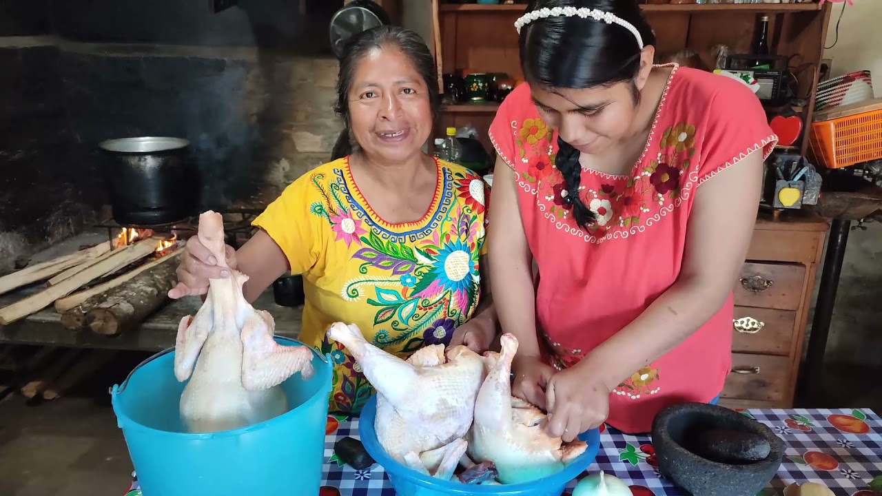 Este rico mole le gustaba a mi papá y se lo enseño a mi nuera