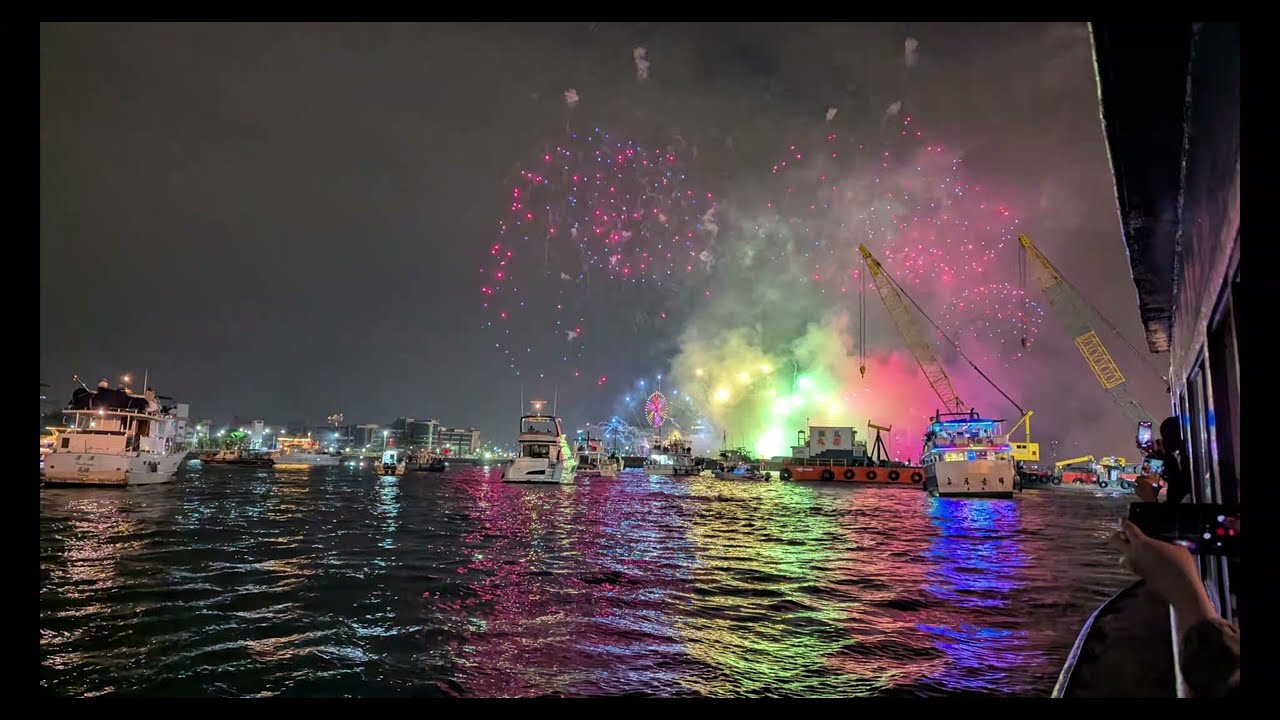 [夜間散策] 港內迎接2026｜海頌餐舫夜航、薩克斯風與煙火 I Welcoming 2026: Ha Song Night Cruise, Sax & Fireworks