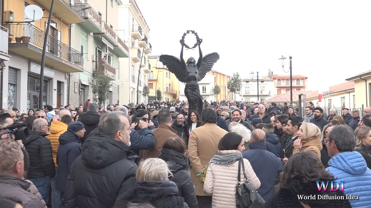 San Giovanni in Fiore: inaugurata l'isola pedonale di via Roma