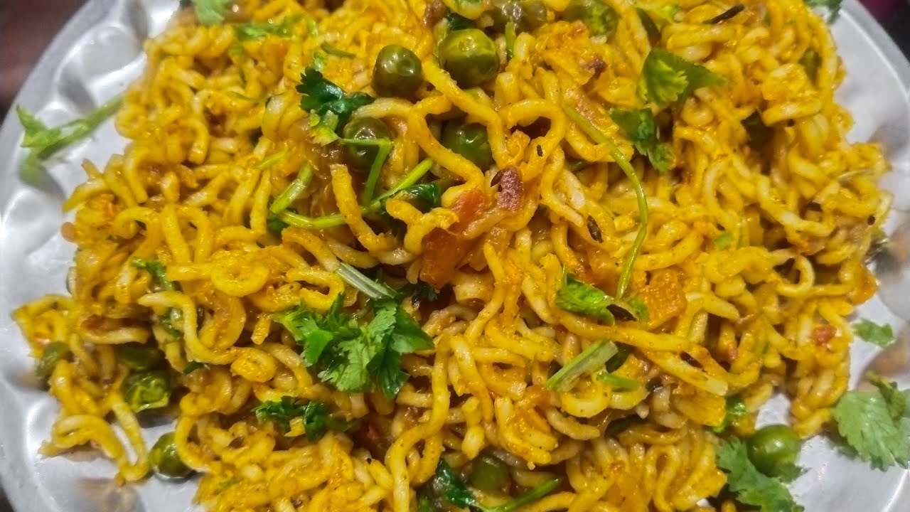 Instant Maggi noodles with Desi tadka spicy recipe #trending #viral #food #shorts //thanks 🙏🙏🙏🙏👍🙏👍