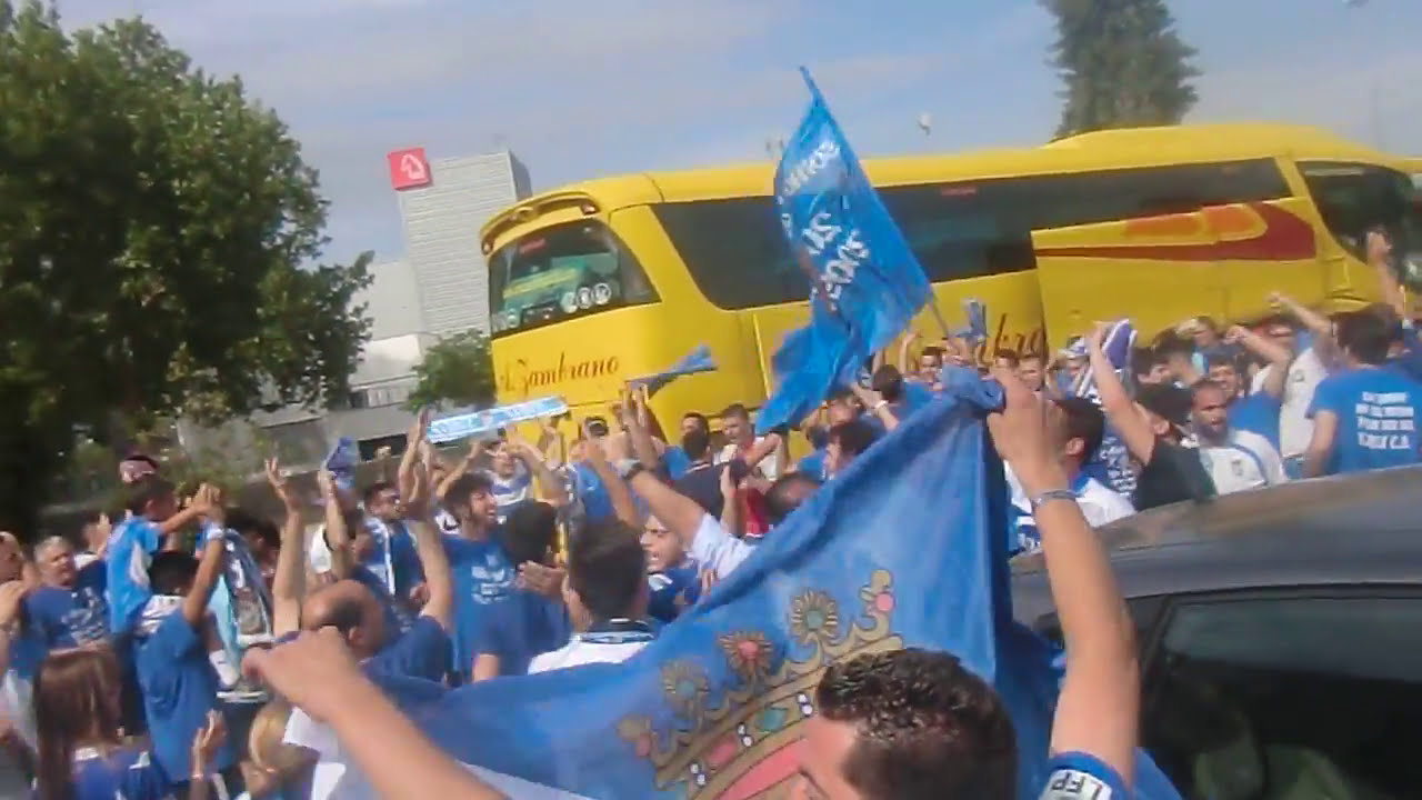Recibimiento de los aficionados a los jugadores en Chapín ascenso a 3ª Lora Cf 1 Xerez Cd 1