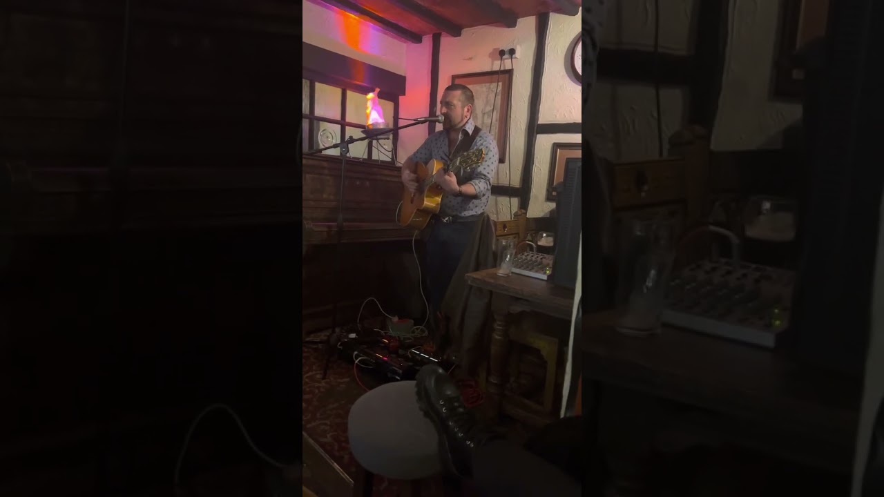 Summer of ‘69 - Performed by That Guy Called Si (Simon May) Live at the Golden Fleece York