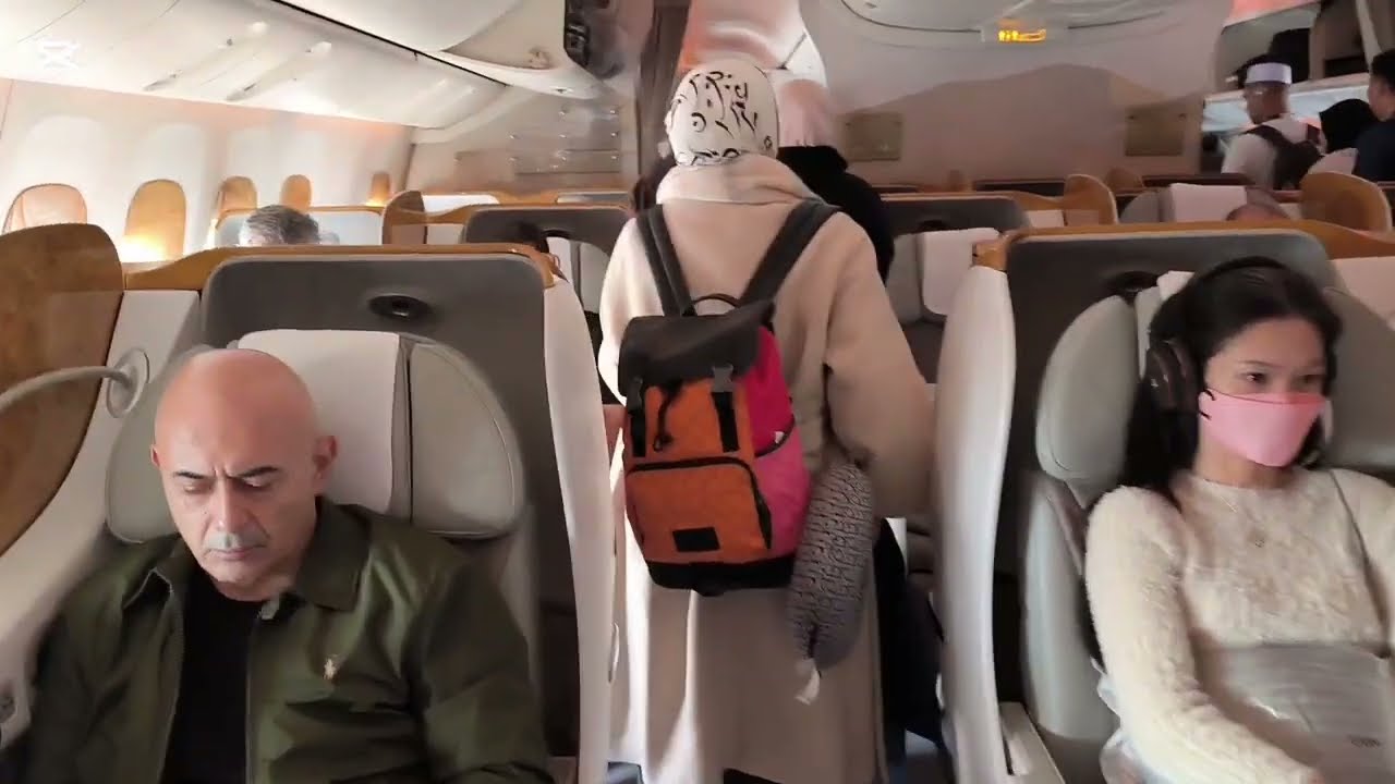 BOARDING TIME EMIRATES 777-300 - LAMA TAK NAIK - STILL NAMPAK MEWAH