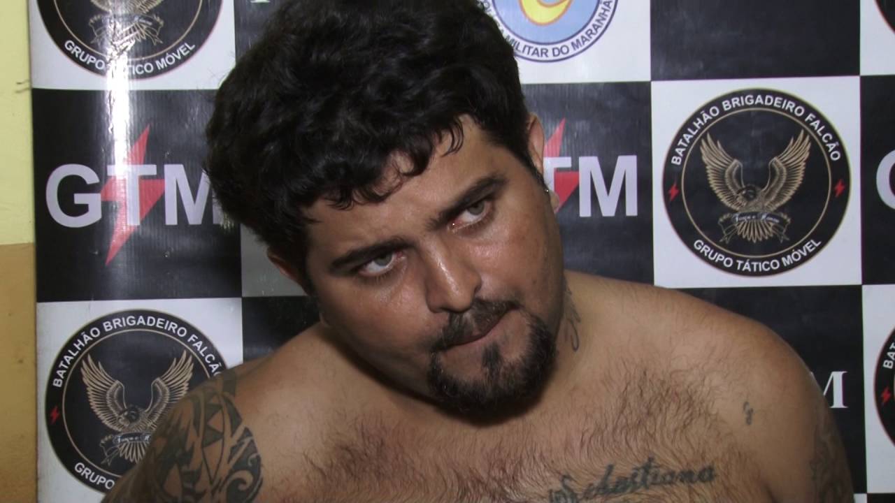 Homem é preso após ameaçar policiais