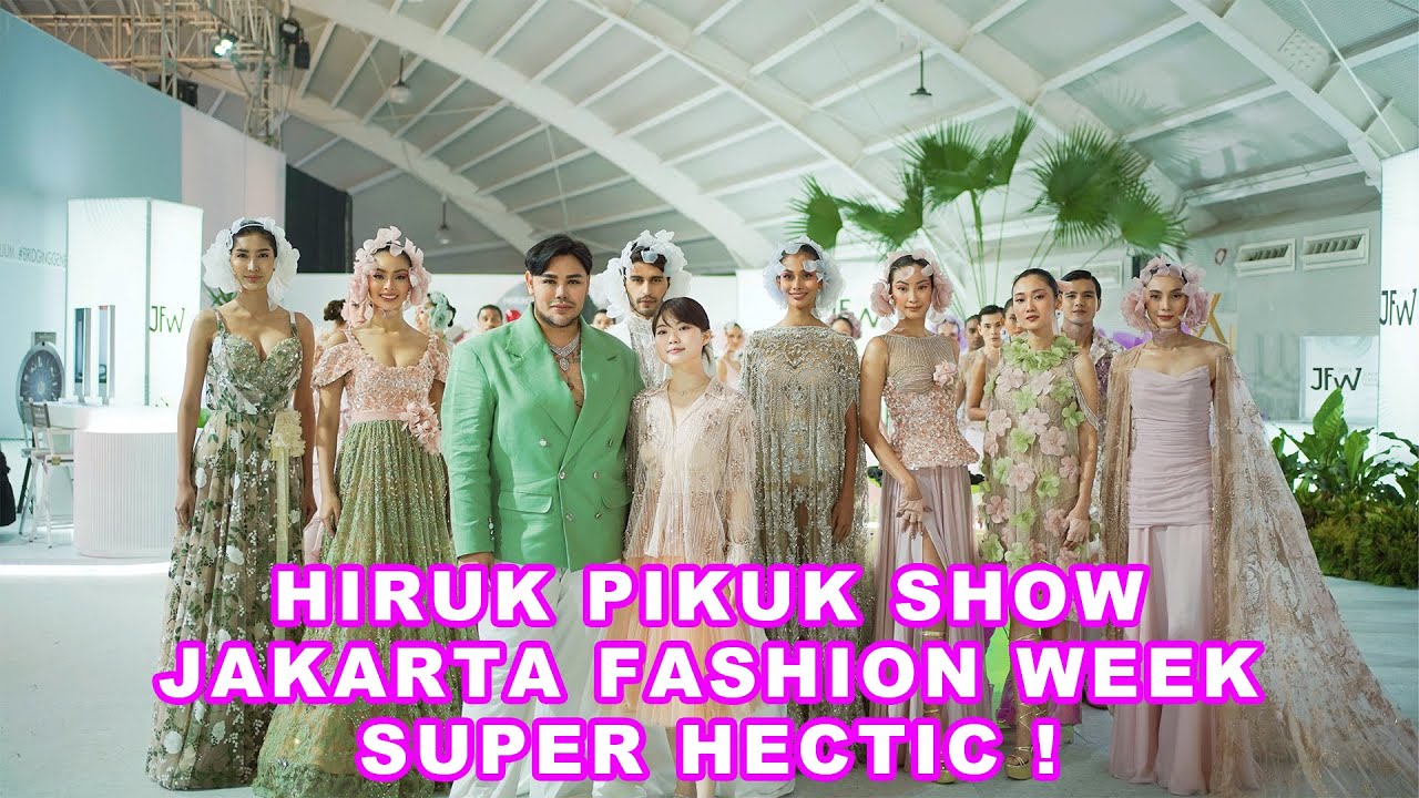 Hiruk pikuk show Jakarta Fashion Week. Super hectic !