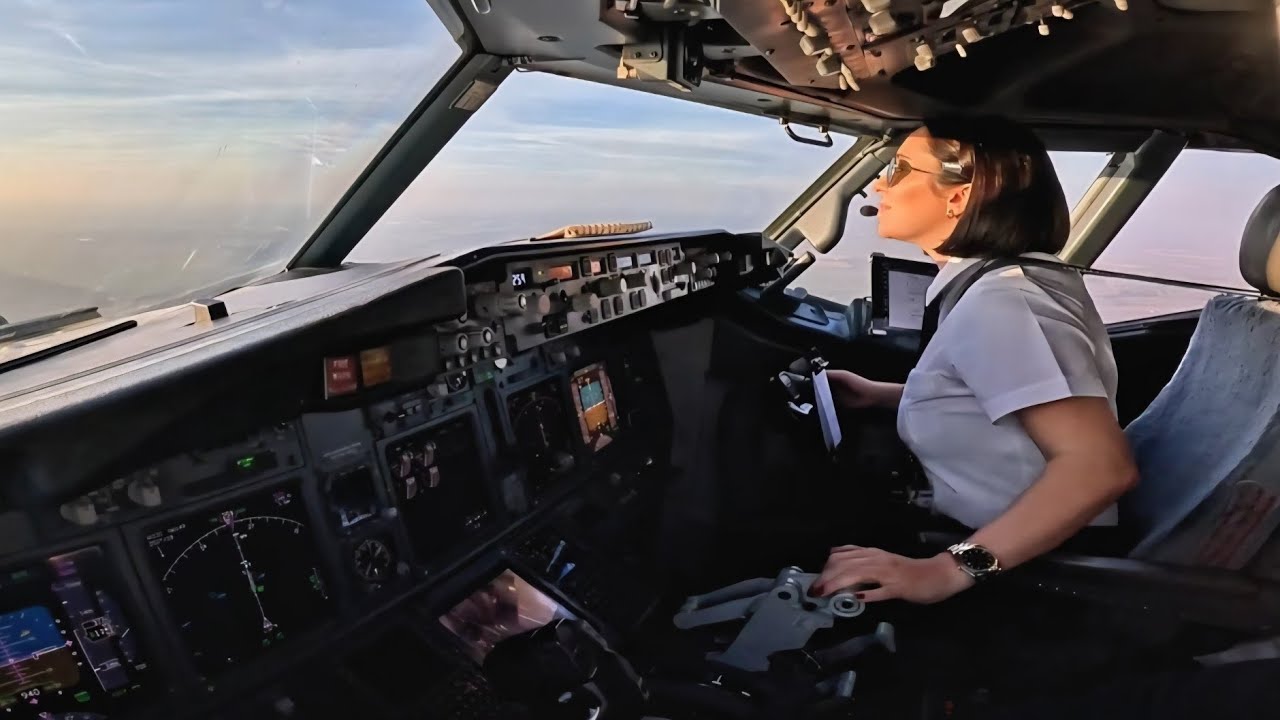 Эпическая посадка BOEING 737 на ВПП 26L в аэропорту Бухареста | Вид из кабины | Жизнь пилота авиа...