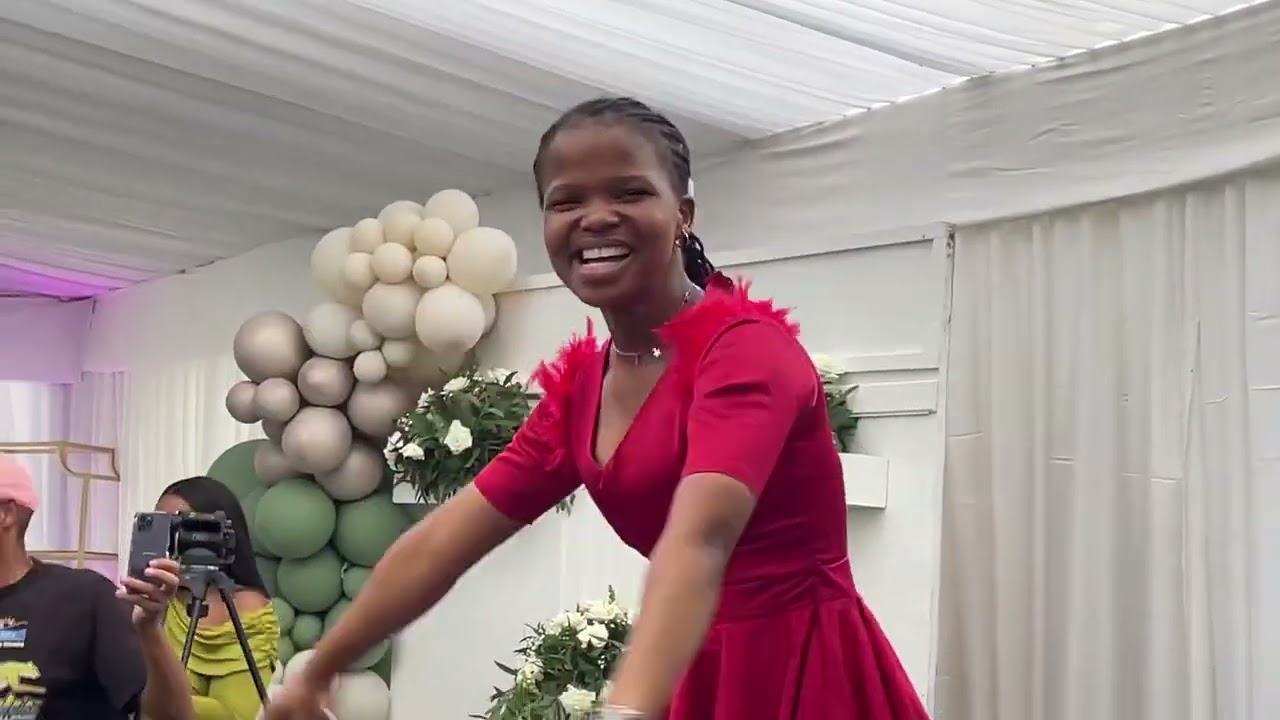 Nomini Nyawose & Dumi Mkokstad - Ivangeli into yasekhaya le!
