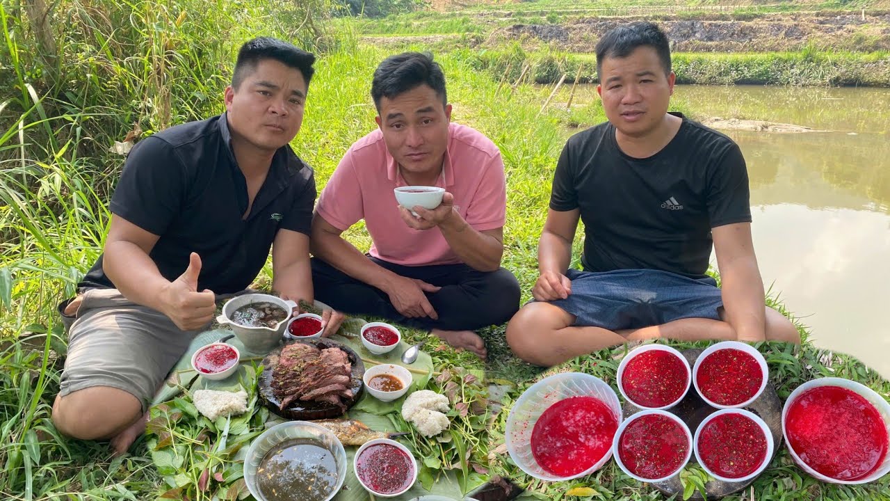 thịt v&agrave; tiết canh ngựa | Nhịp Sống T&acirc;y Bắc