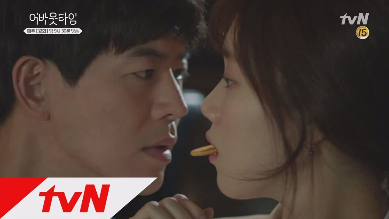 ′어두운 영화관′ 이상윤 손 잡은 이성경 (ft.이상윤 대반격 심장터짐) 멈추고 싶은 순간: 어바웃타임 3화