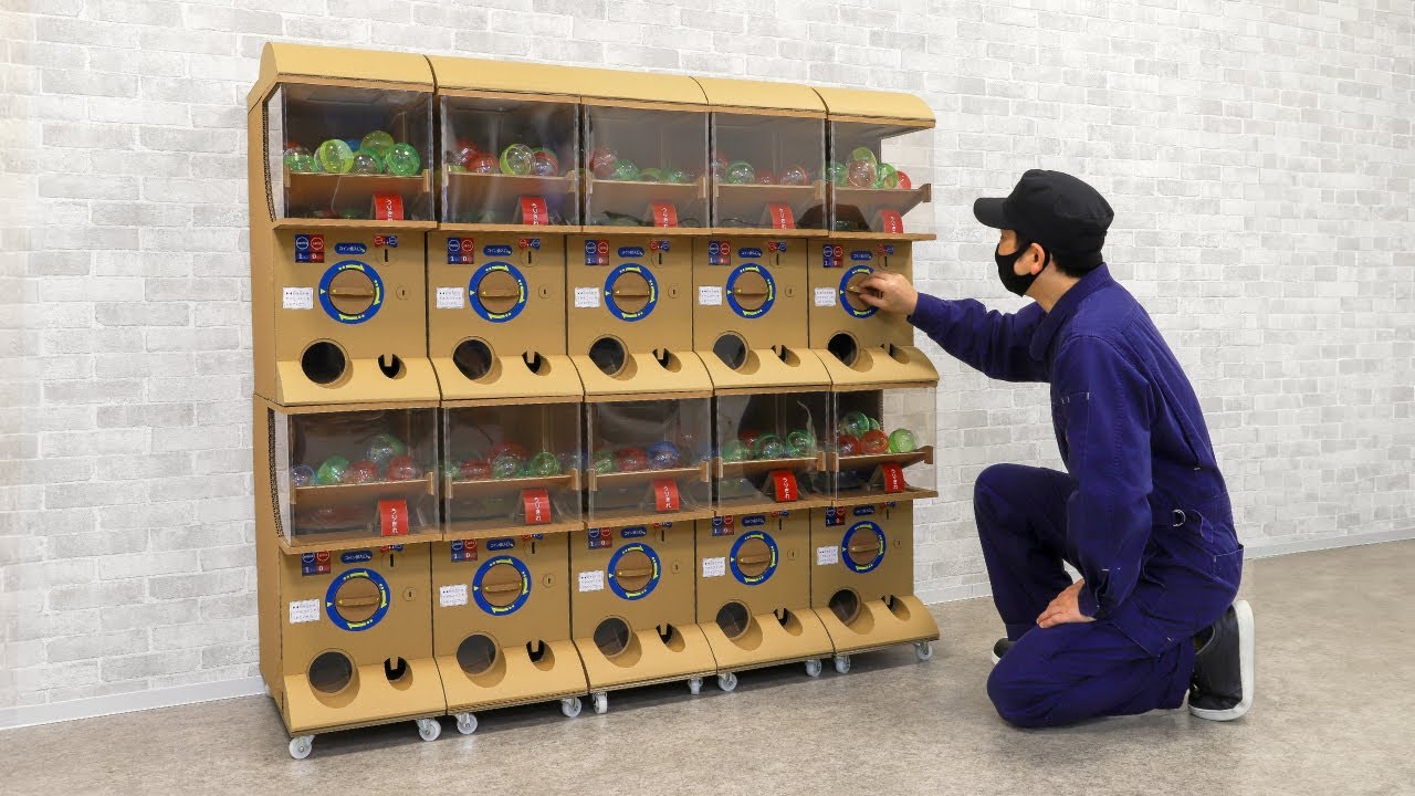 Процесс производства Gacha Machine – картон своими руками