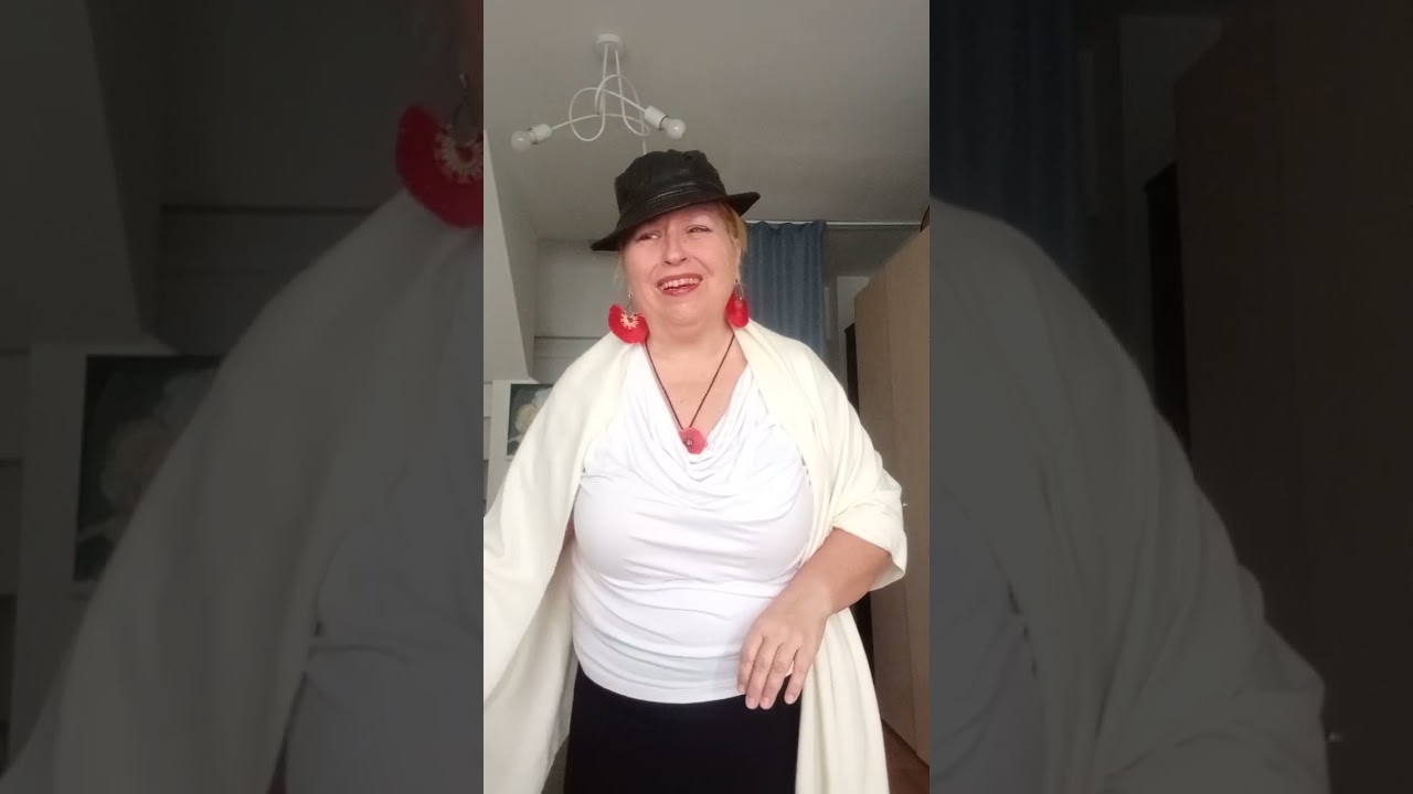 Karaoke según El cóndor pasa del folklore peruano. Sin fines de lucro.