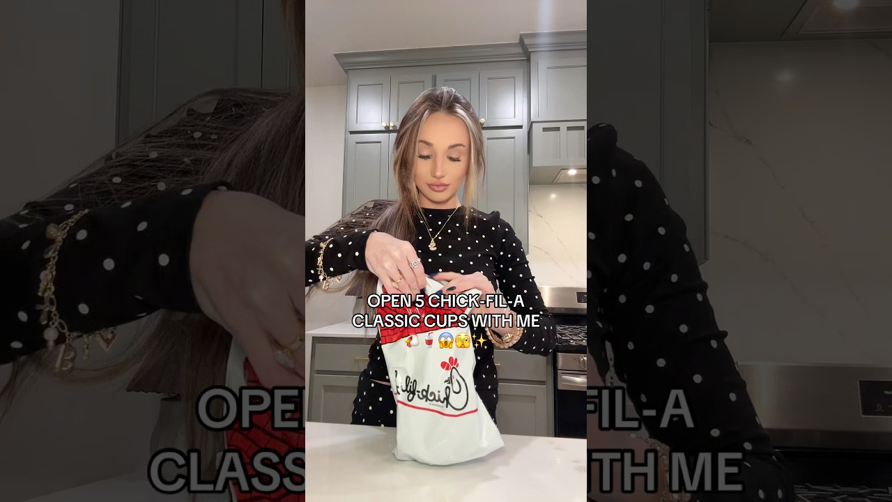 WINNER ALERT🥇🤭🐔✨ #chickfila #chickfilamukbang #chickfilasauce #unboxing #blindbag #mysterybox