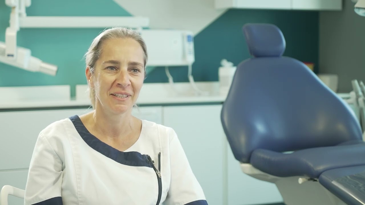 Choisir mon métier [Reconversion] - Portrait de Cindy Eme, assistante dentaire