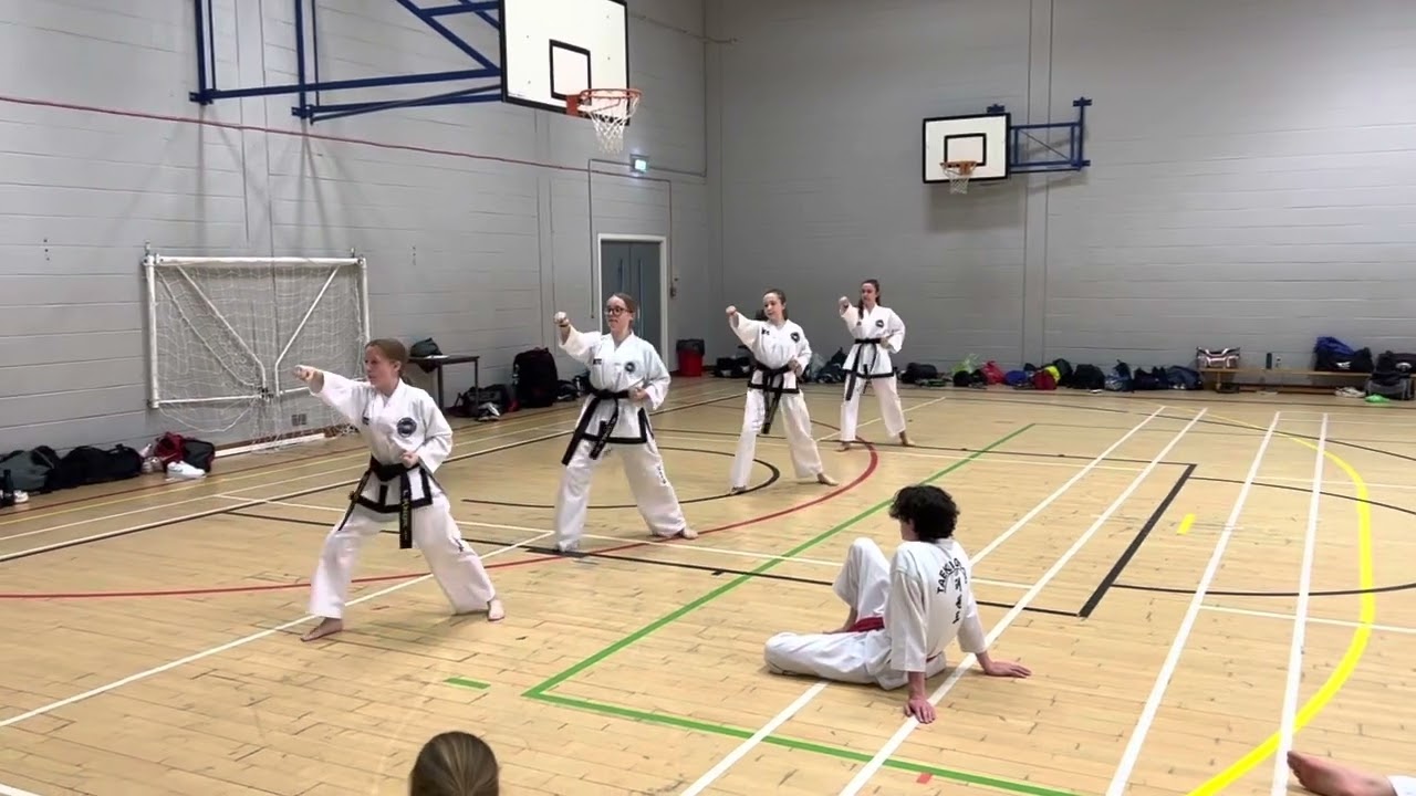 Dan Gun Tul | UKTC Taekwondo Pattern | Junior Girls Demonstration