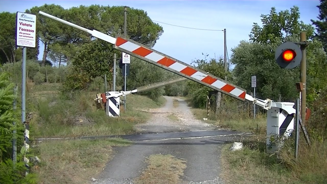 Spoorwegovergang Ponte A Elsa (I) // Railroad crossing // Passaggio a livello