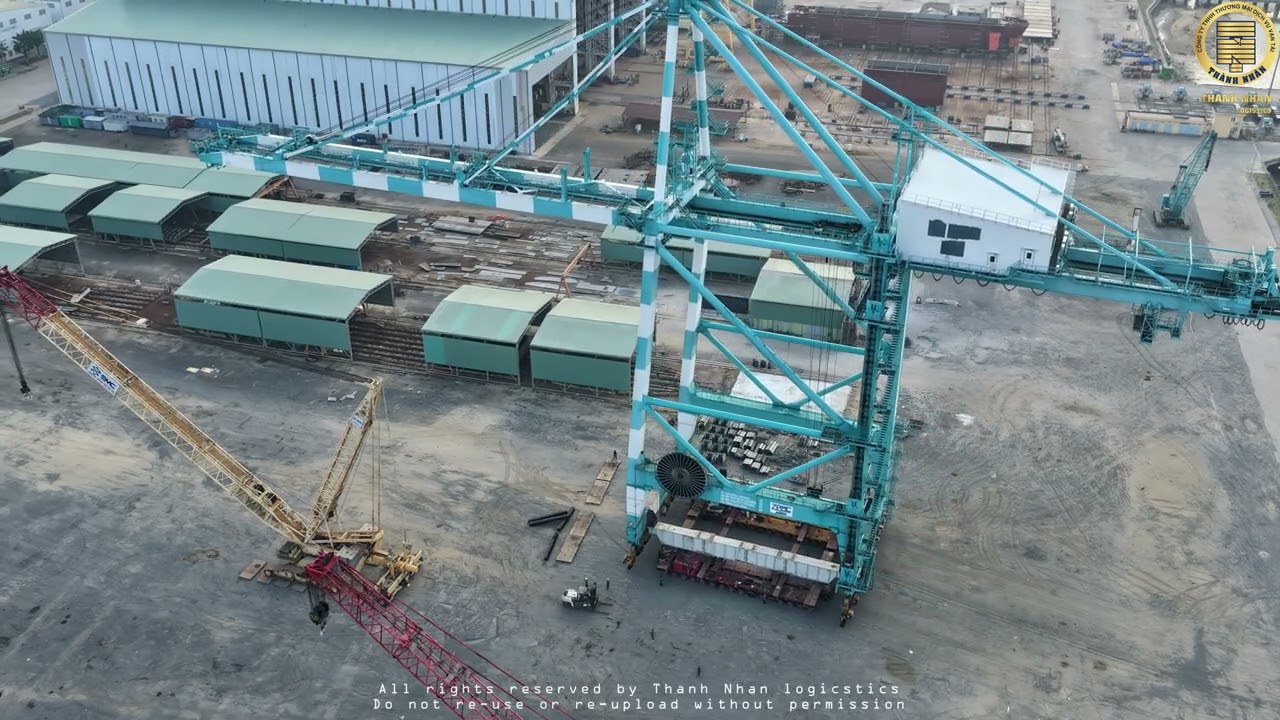 4k Timelapse - Unload & Site move QC Crane 