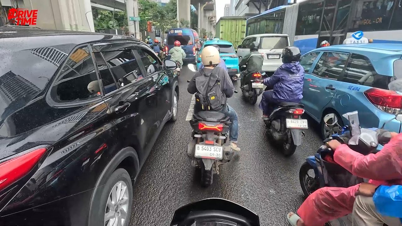 Cold and drizzling Jakarta in the morning | Drive Time, Jan 23, 2026