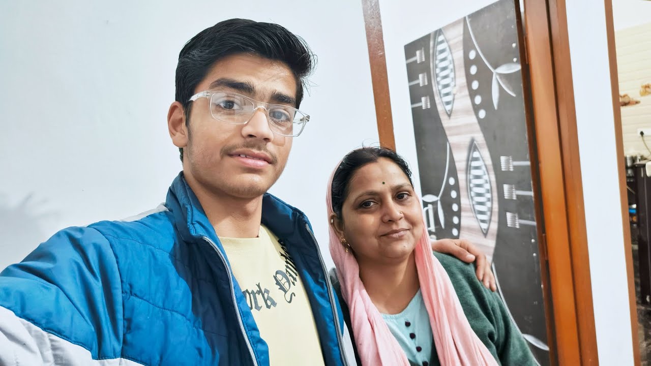 Mammy k sath market chalte hai