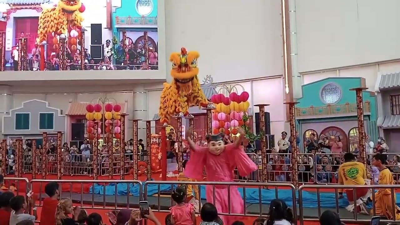 PERTUNJUKAN BARONGSAI DI MALL SUMMARECON BEKASI