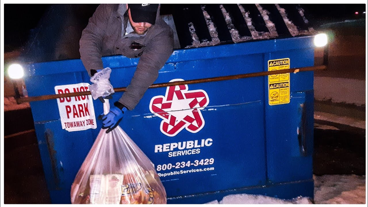 DUMPSTER DIVING at BIG LOTS! THEY LEFT IT UNLOCKED!