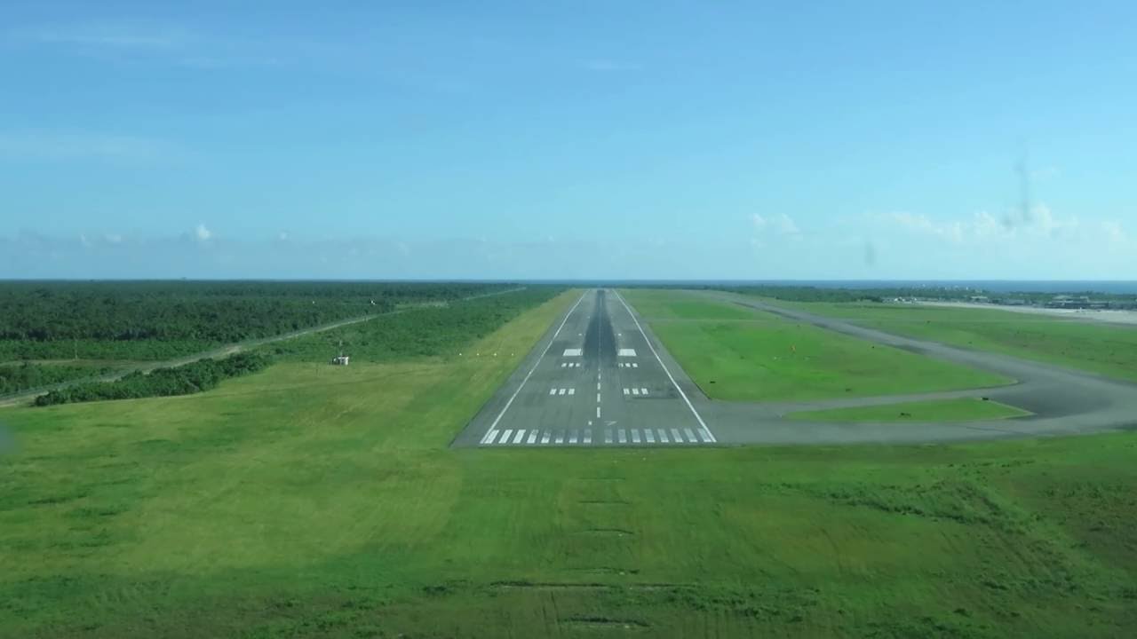 COCKPIT VIEW OF LANDING AT SANTO DOMINGO AIRPORT