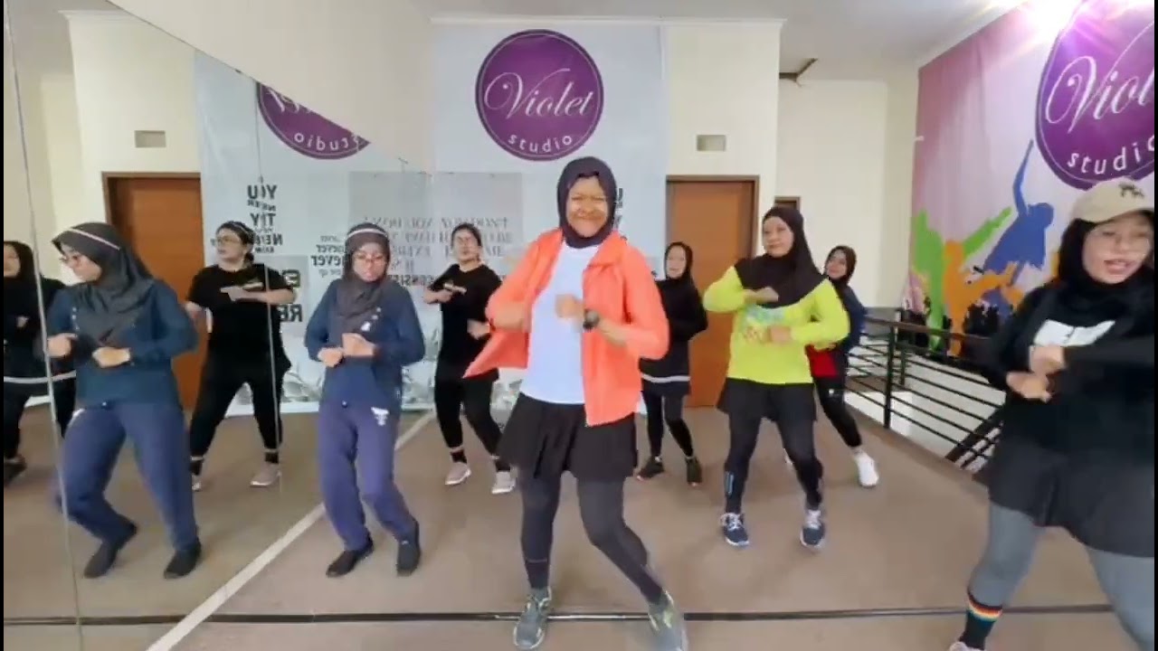 Zumba fitnes | Mari bercinta - Aura Kasih | koreo simpel | ZinNing | Violet studio