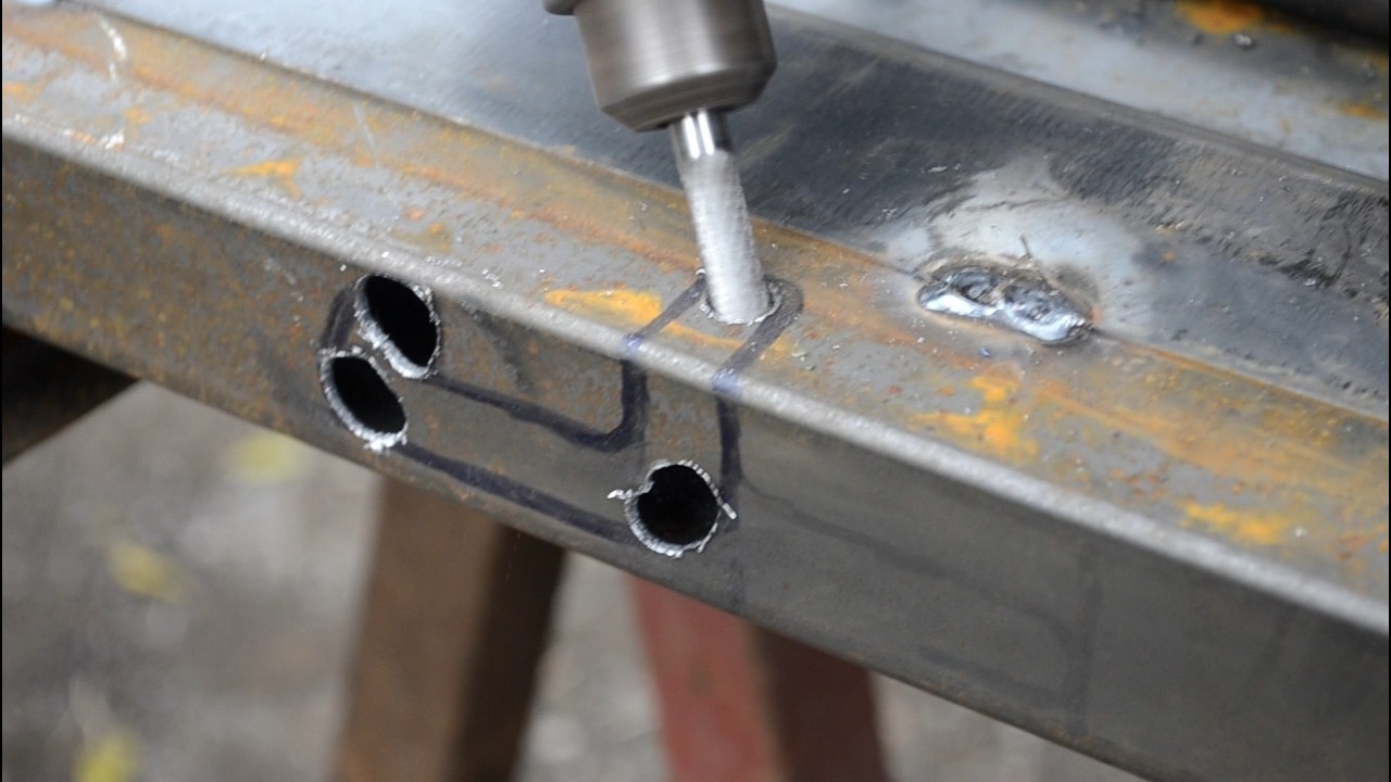 الأقفال المدفونة .لأبواب الݣراج .الأقفال التي لا يمكن فتحها إلا تواليا بعد القفل الرئيسي