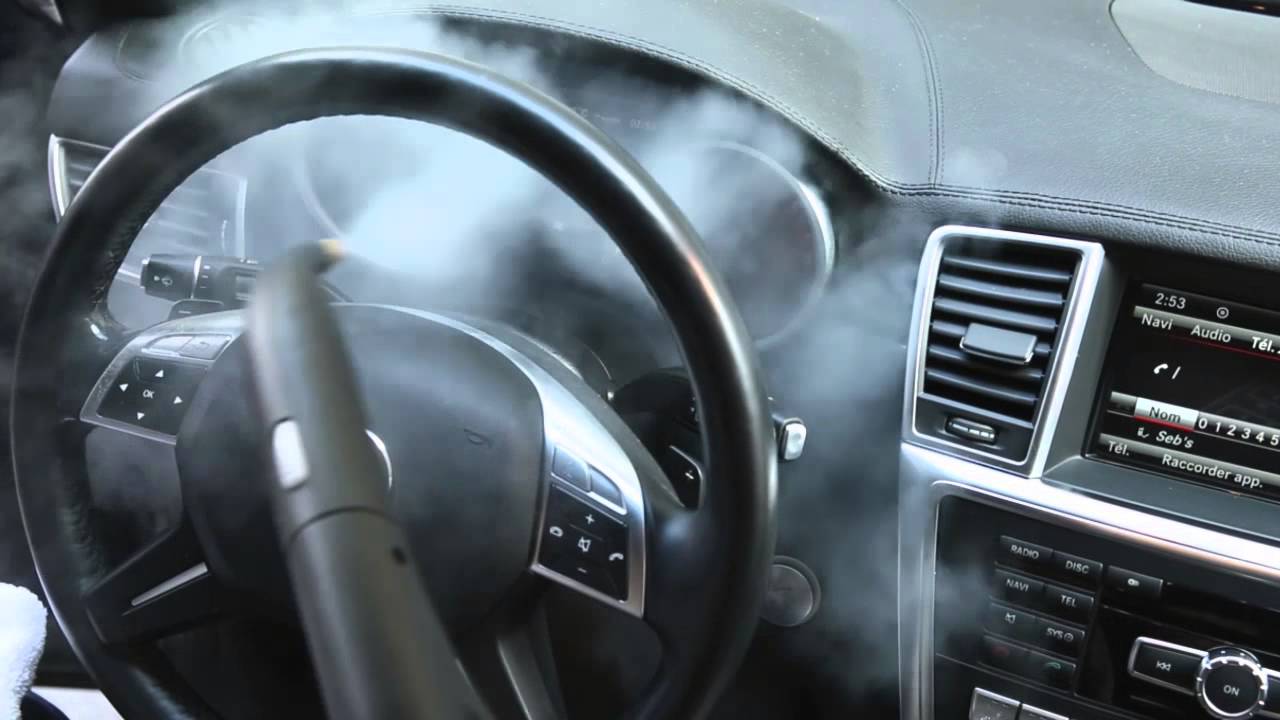 C&oacute;mo limpiar el tablero del auto con limpiador de vapor